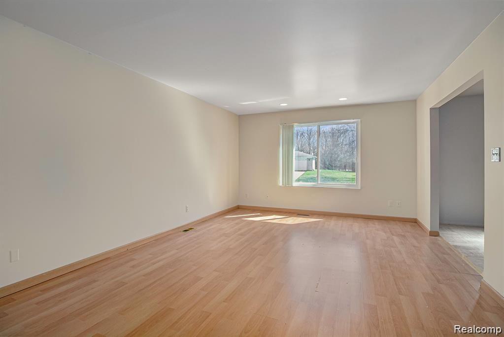 25039 Branchaster Road Farmington Hills, MI 48336 - Photo 6 of 21