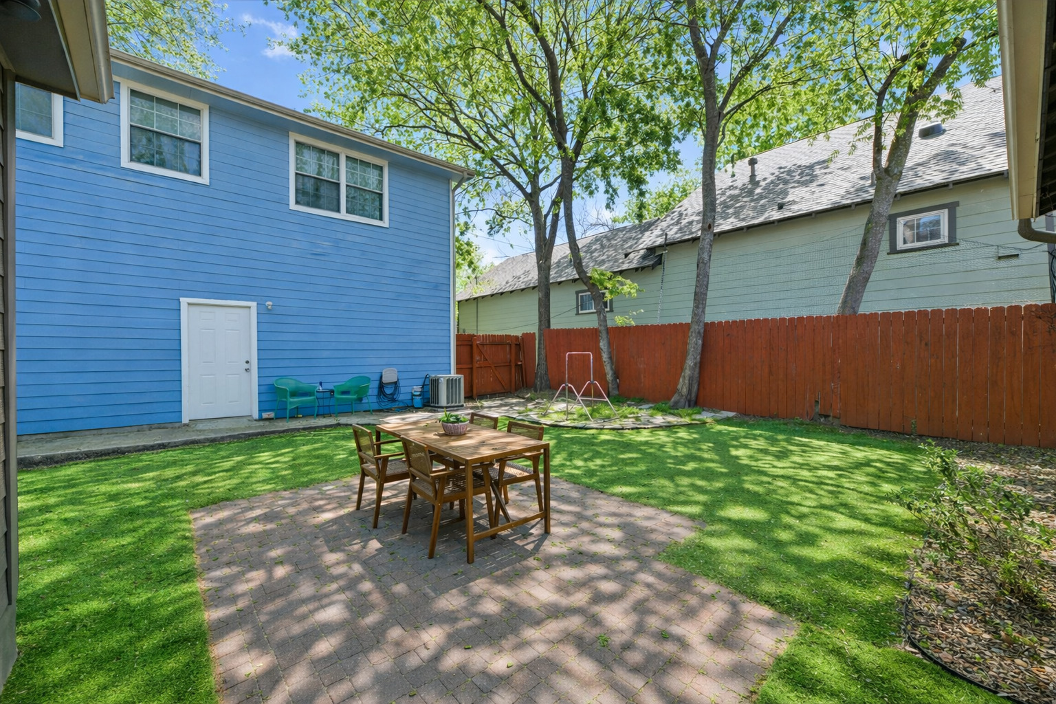5409 Avenue H Austin, TX 78751 - Photo 24 of 35 a backyard of a house with table and chairs