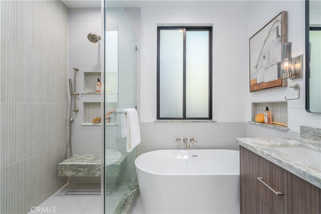 2101 Rockefeller Lane Redondo Beach, CA 90278 - Photo 23 of 45 Main Ensuite Bathroom