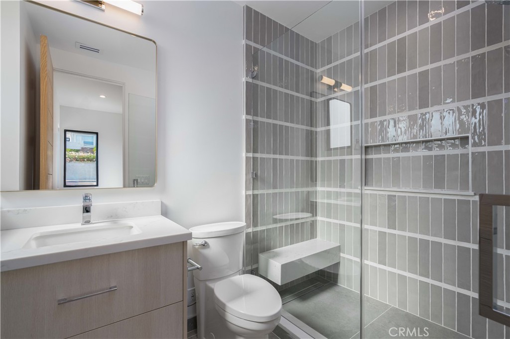 2101 Rockefeller Lane Redondo Beach, CA 90278 - Photo 36 of 45 Bedroom 3 - Ensuite Bathroom