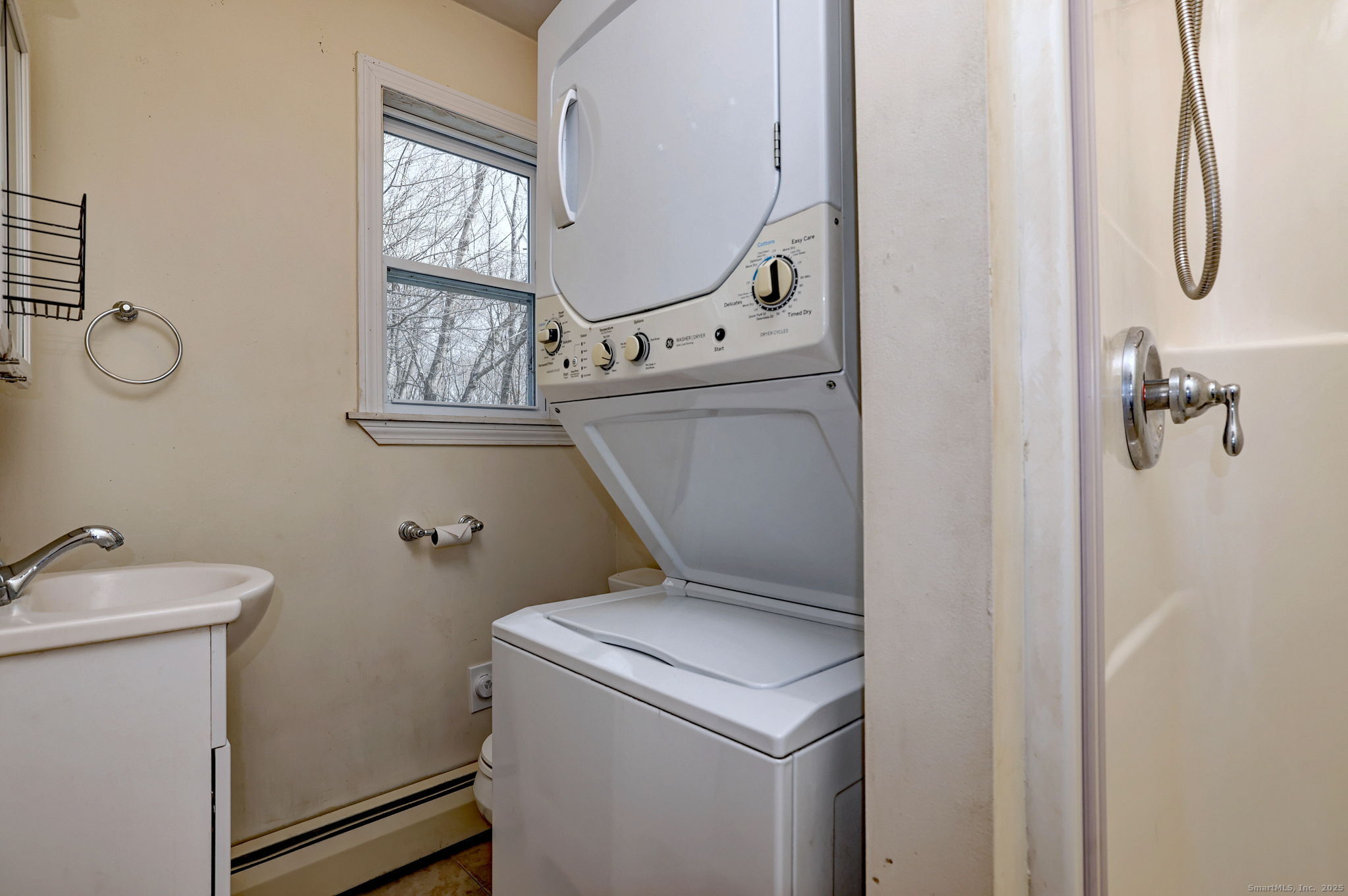 24 Hickory Lane Roxbury, CT 06783 - Photo 34 of 40 a bathroom with a toilet and a sink