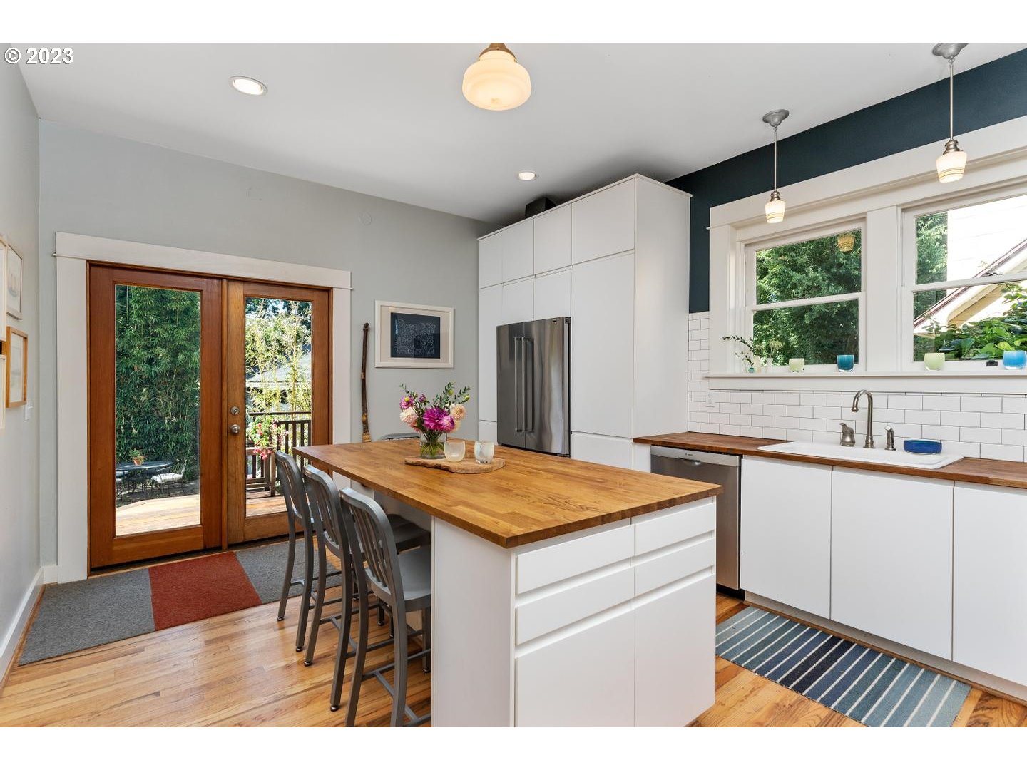 4027 North Colonial Avenue Portland, OR 97227 - Photo 13 of 47 a kitchen with stainless steel appliances granite countertop a stove a kitchen island a table and chairs in it