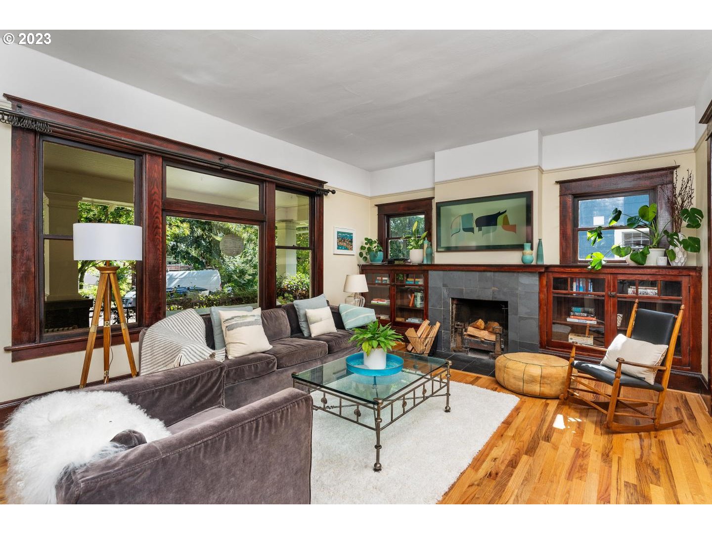 4027 North Colonial Avenue Portland, OR 97227 - Photo 2 of 47 a living room with furniture and a fireplace
