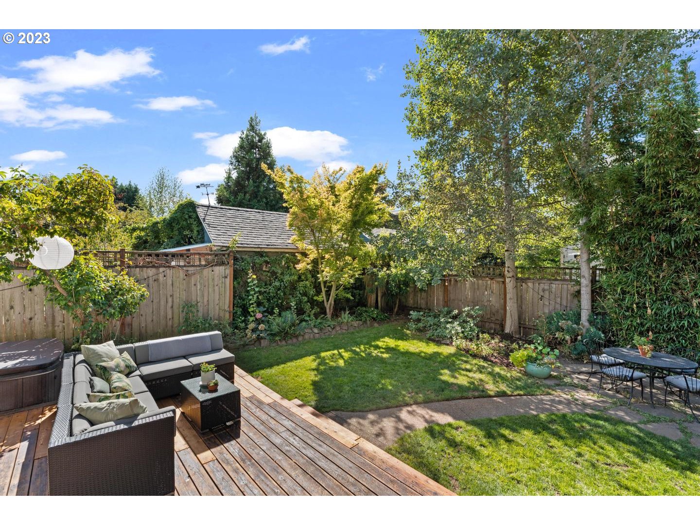4027 North Colonial Avenue Portland, OR 97227 - Photo 35 of 47 a view of a backyard with sitting area