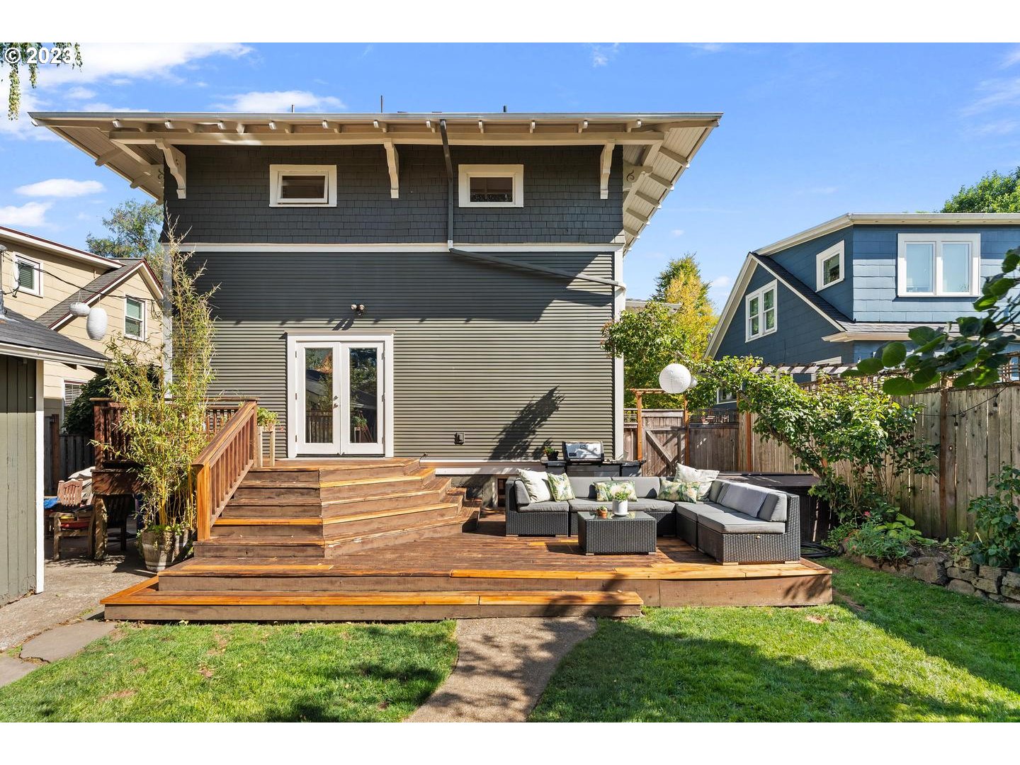 4027 North Colonial Avenue Portland, OR 97227 - Photo 37 of 47 a view of a house with backyard and sitting area