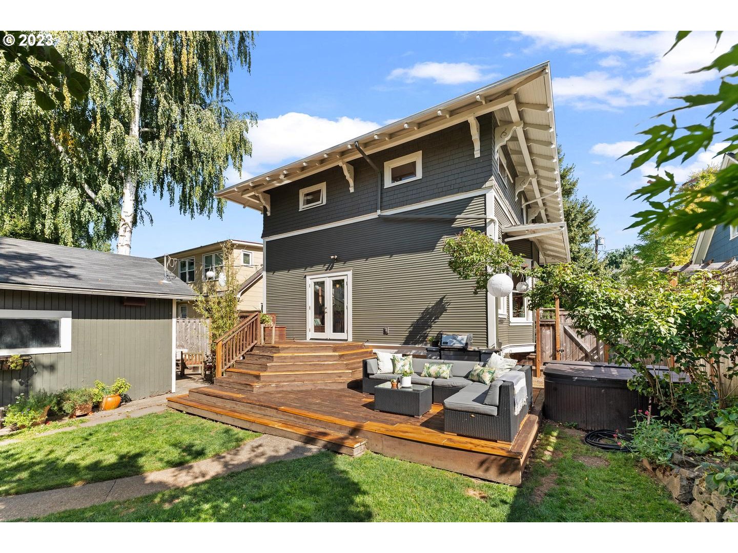 4027 North Colonial Avenue Portland, OR 97227 - Photo 43 of 47 a view of a house with backyard and sitting area