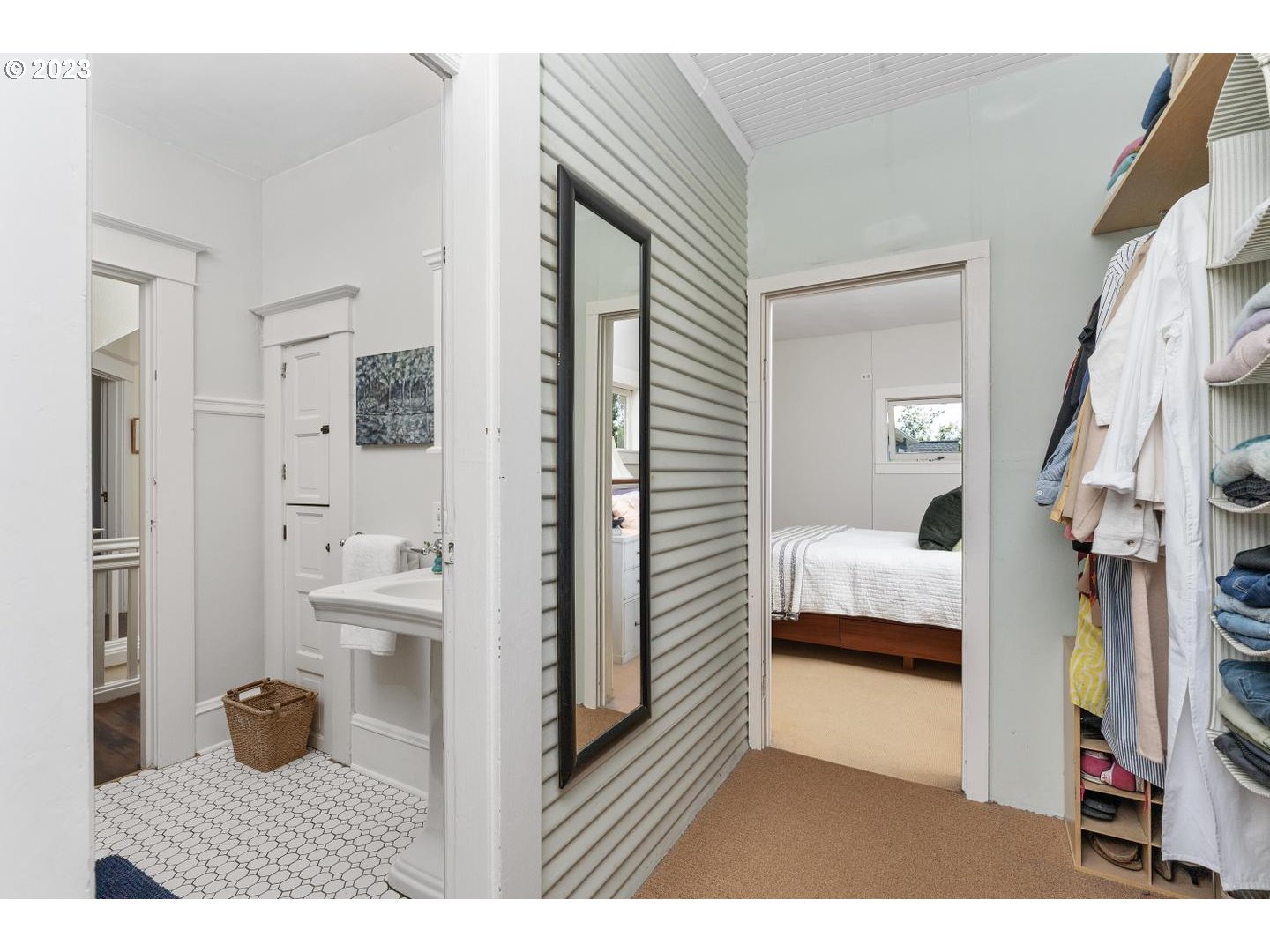 4027 North Colonial Avenue Portland, OR 97227 - Photo 47 of 47 a view of living room and bathroom