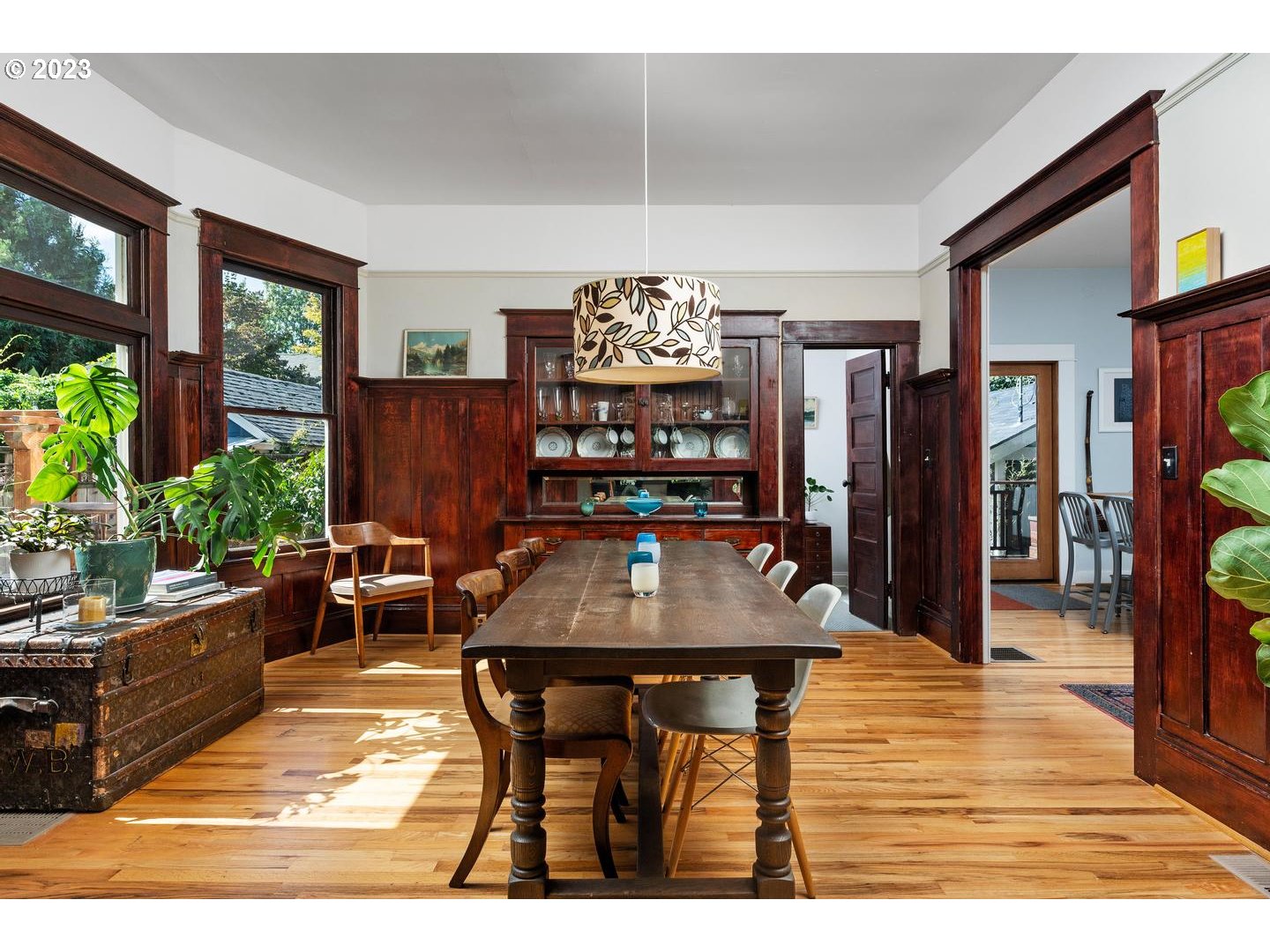 4027 North Colonial Avenue Portland, OR 97227 - Photo 7 of 47 a dining room with furniture and window