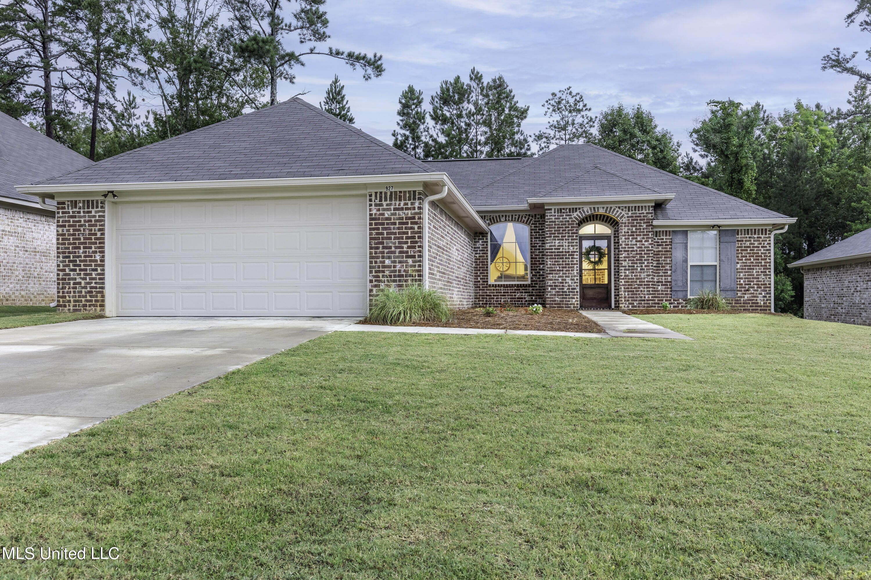 927 Filmore Dr. Brandon, MS 39042 - Photo 1 of 14 front