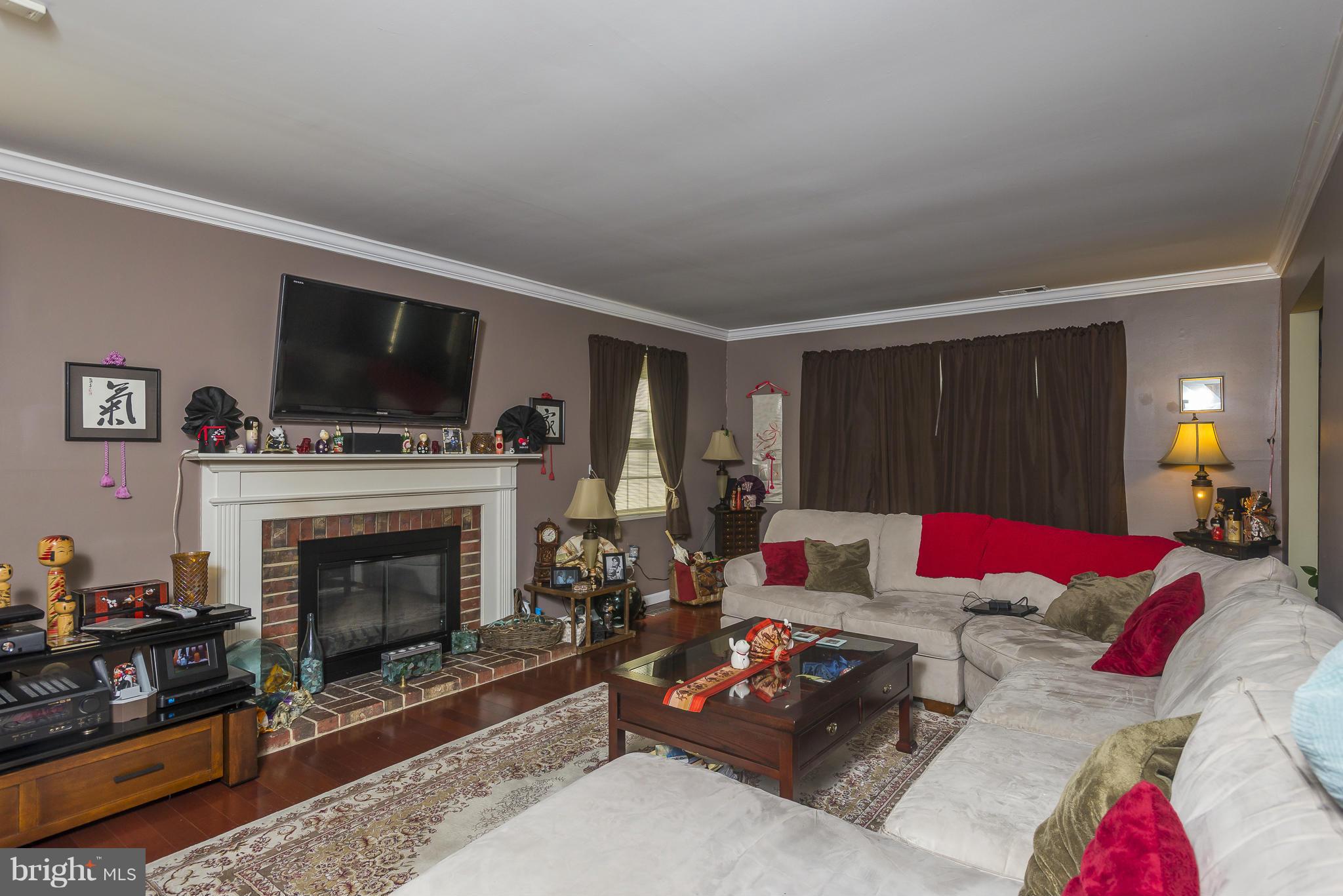 1700 Twain Road Crofton, MD 21114 - Photo 4 of 21 Living Room