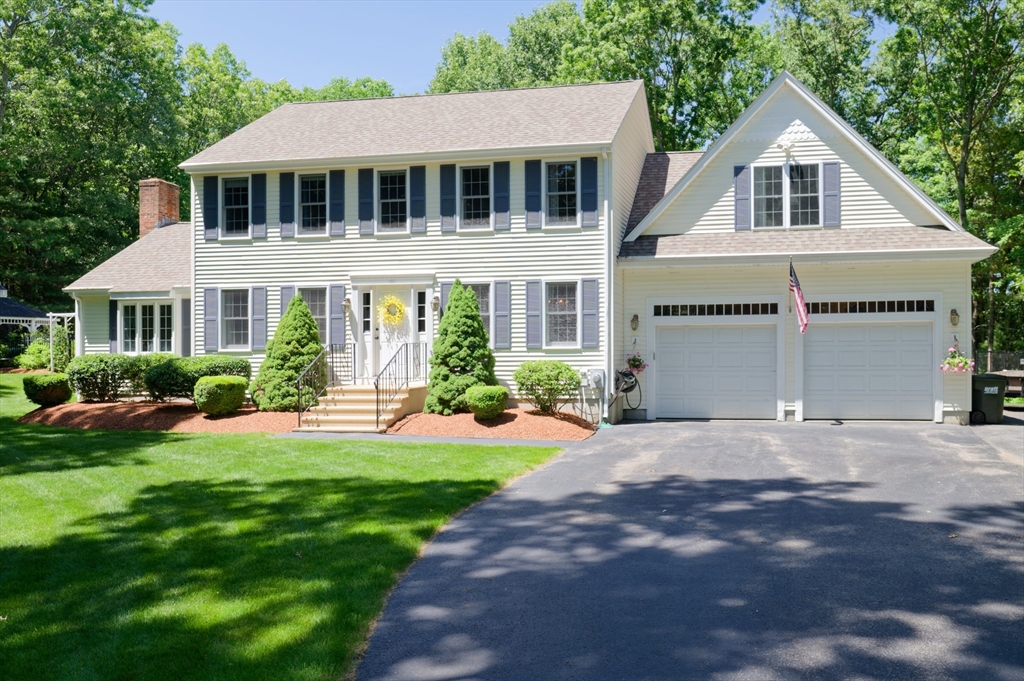 101 Hunter Road Uxbridge, MA 01569 - Photo 1 of 42 Gallery Image 1