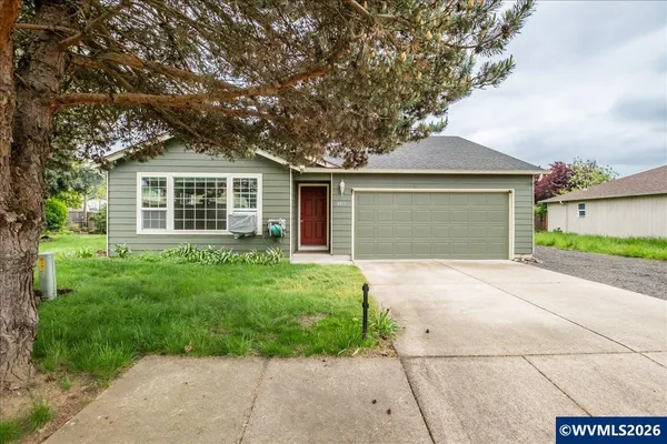 $329,900 | 4455 Live Oak Street, Sweet Home, OR 97386
