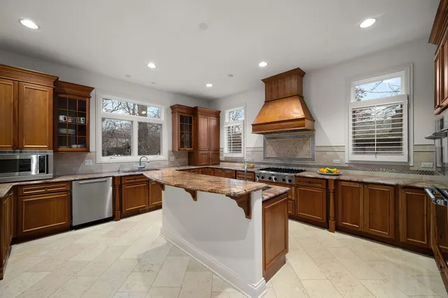 $1,699,000 | 370 Briar Lane, Highland Park, IL 60035