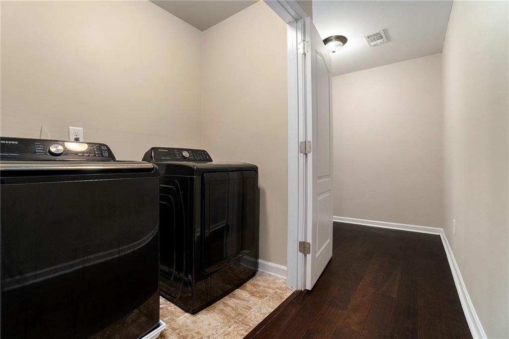 3989 Princeton Lakes Pass Southwest Atlanta, GA 30331 - Photo 22 of 25 a view of walk in closet