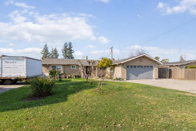 $369,500 | 2527 South Linda Vista Street, Visalia, CA 93277