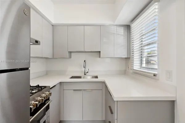$1,975 | 221 Antiquera Avenue, Unit 8, Coral Gables, FL 33134