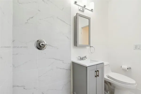 $1,975 | 221 Antiquera Avenue, Unit 8, Coral Gables, FL 33134