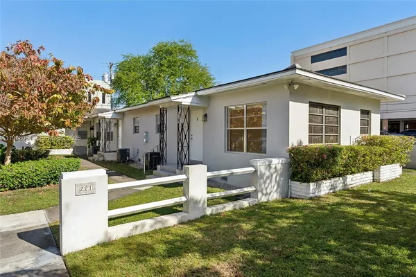 $1,975 | 221 Antiquera Avenue, Unit 8, Coral Gables, FL 33134