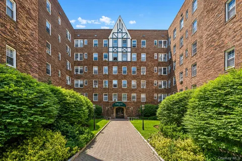 $699,000 | 25 Parkview Avenue, Unit 3A, Bronxville, NY 10708