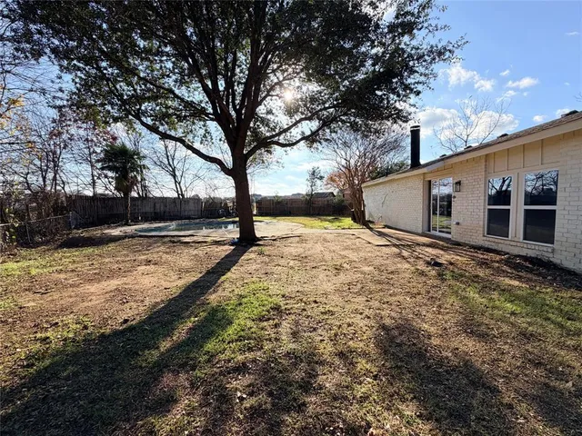 $2,300 | 7129 Southridge Trail, Fort Worth, TX 76133