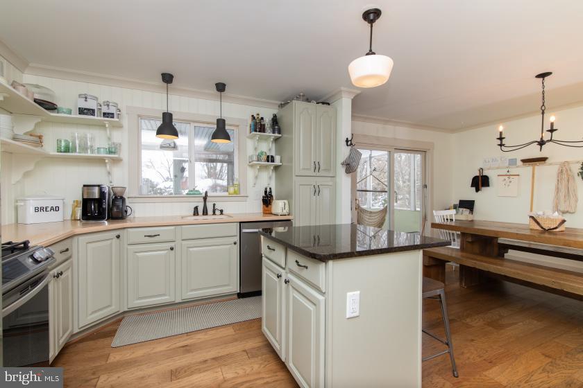 233 Densten Road Sewell, NJ 08080 - Photo 14 of 50 Kitchen and island