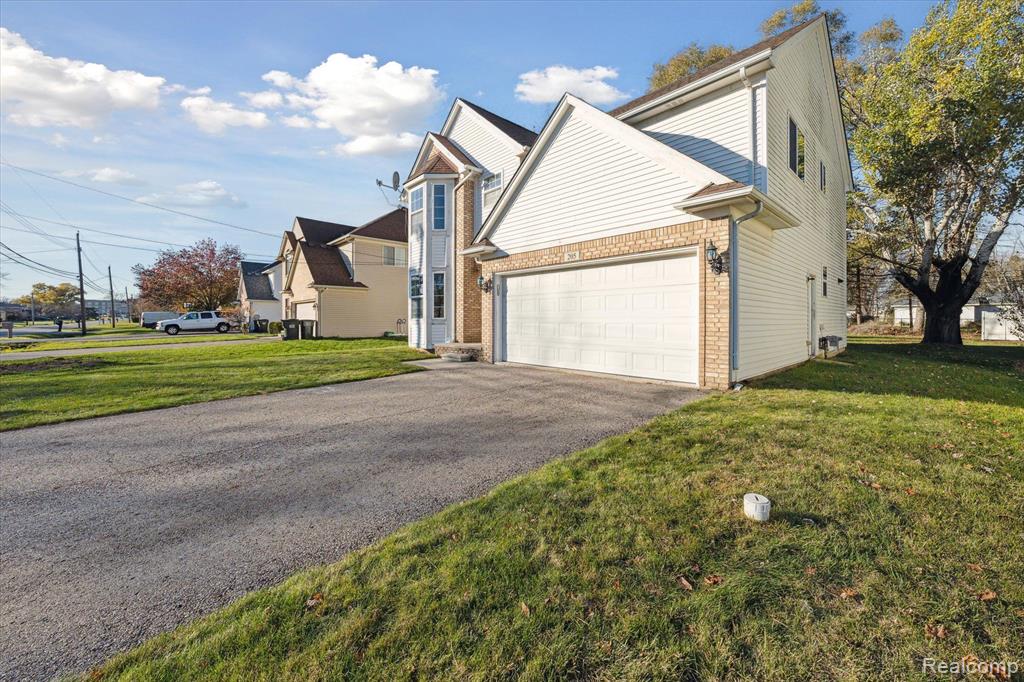 205 Eastlawn Drive Rochester, MI 48307 - Photo 3 of 46