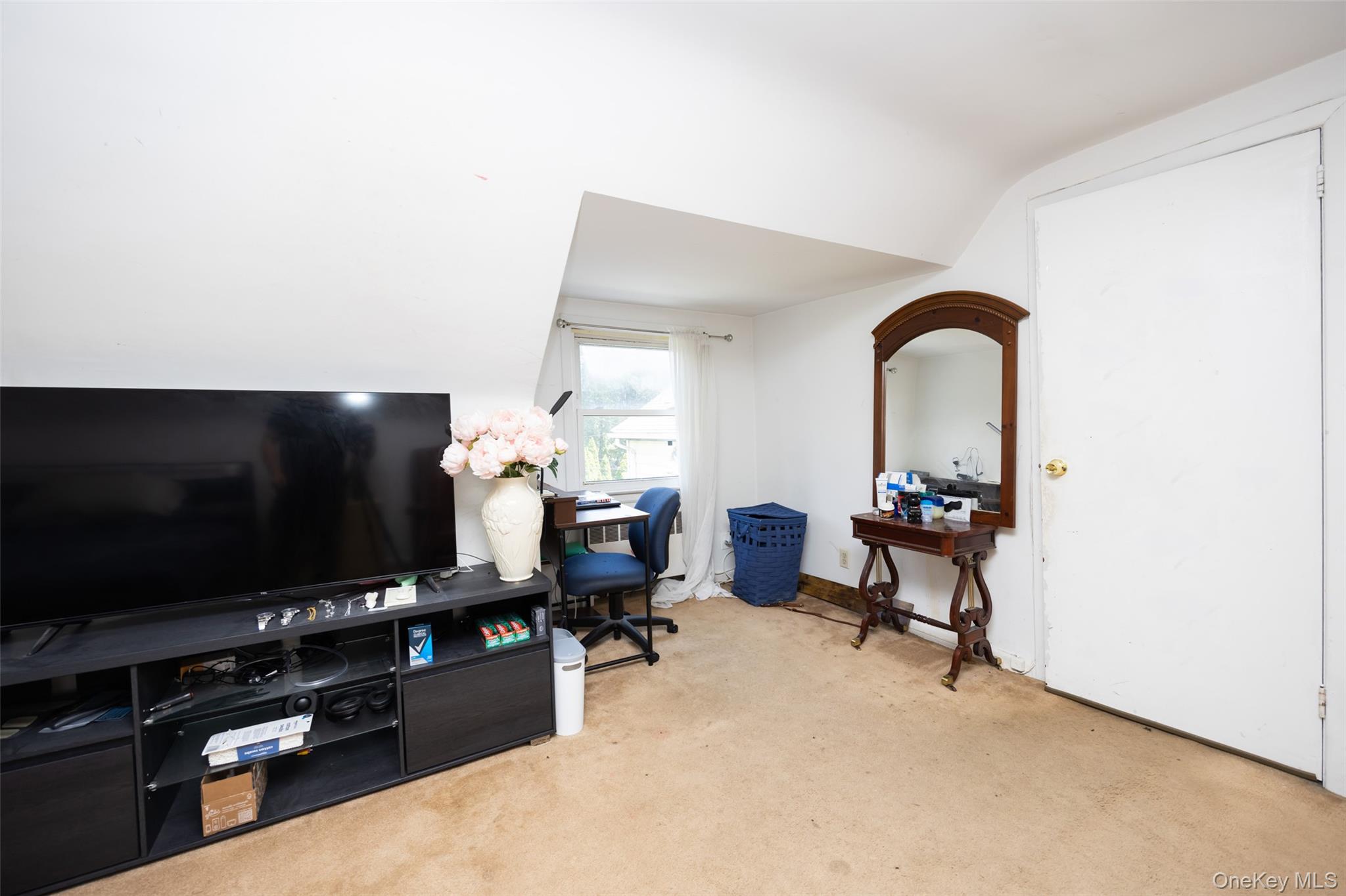 84 Middle Neck Road Roslyn, NY 11576 - Photo 26 of 44 a living room with furniture and a flat screen tv