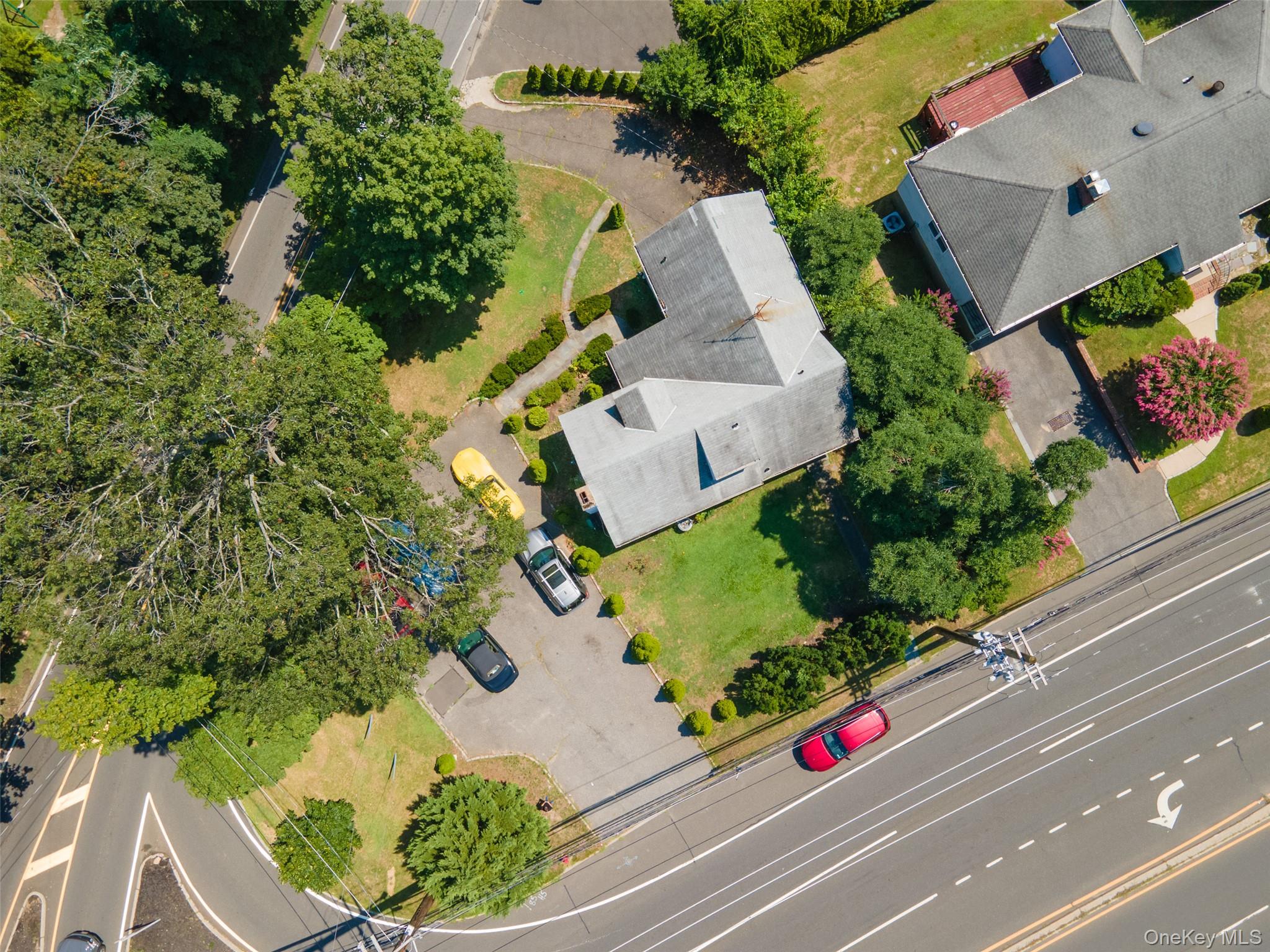 84 Middle Neck Road Roslyn, NY 11576 - Photo 35 of 44 an aerial view of house with yard