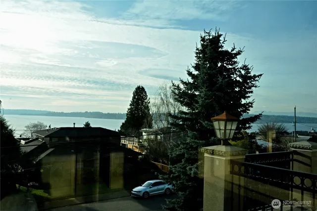 $8,000 | 310 8th Avenue West, Kirkland, WA 98033