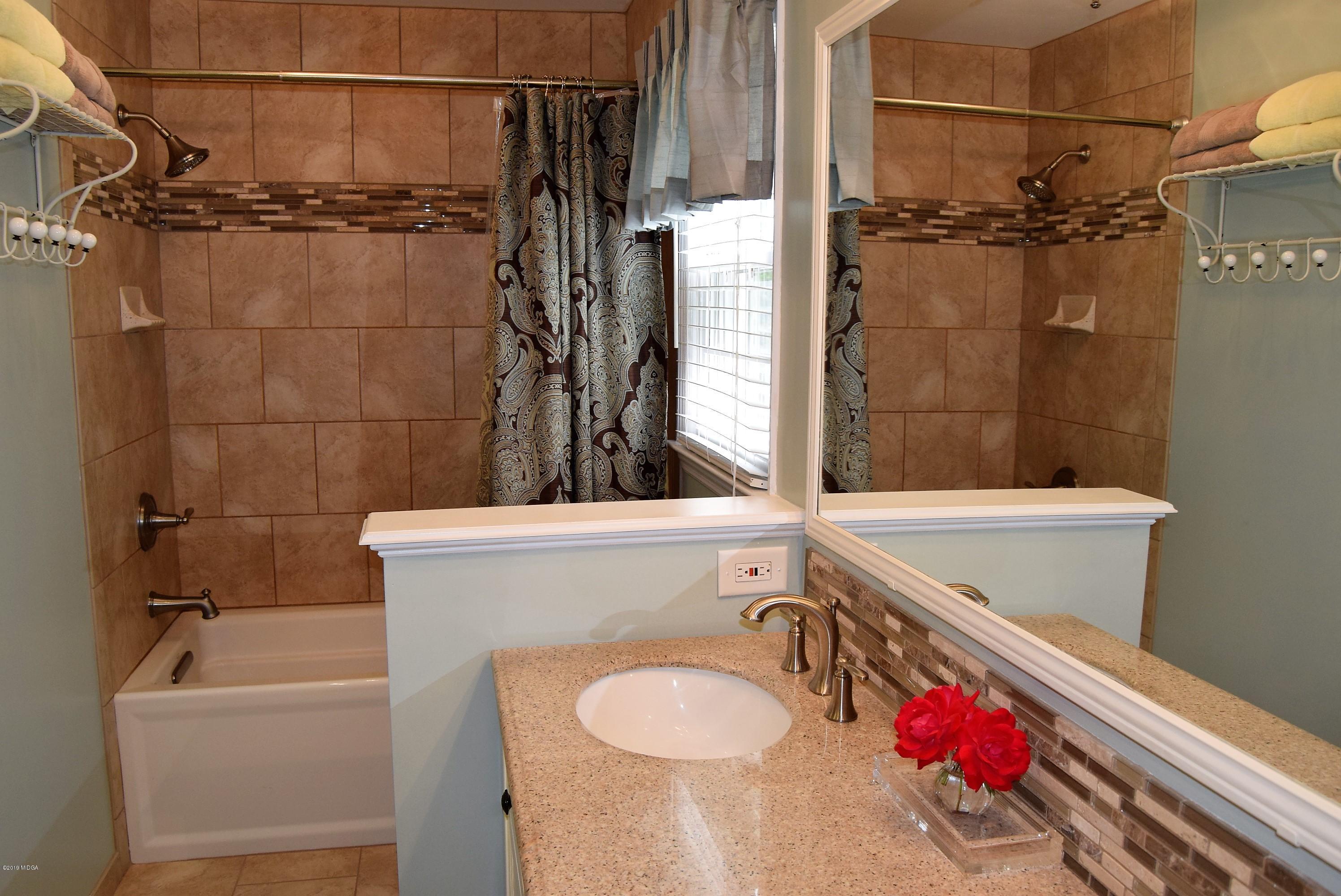 475 Stone Edge Road Macon, GA 31210 - Photo 19 of 36 a bathroom with a sink a toilet and shower