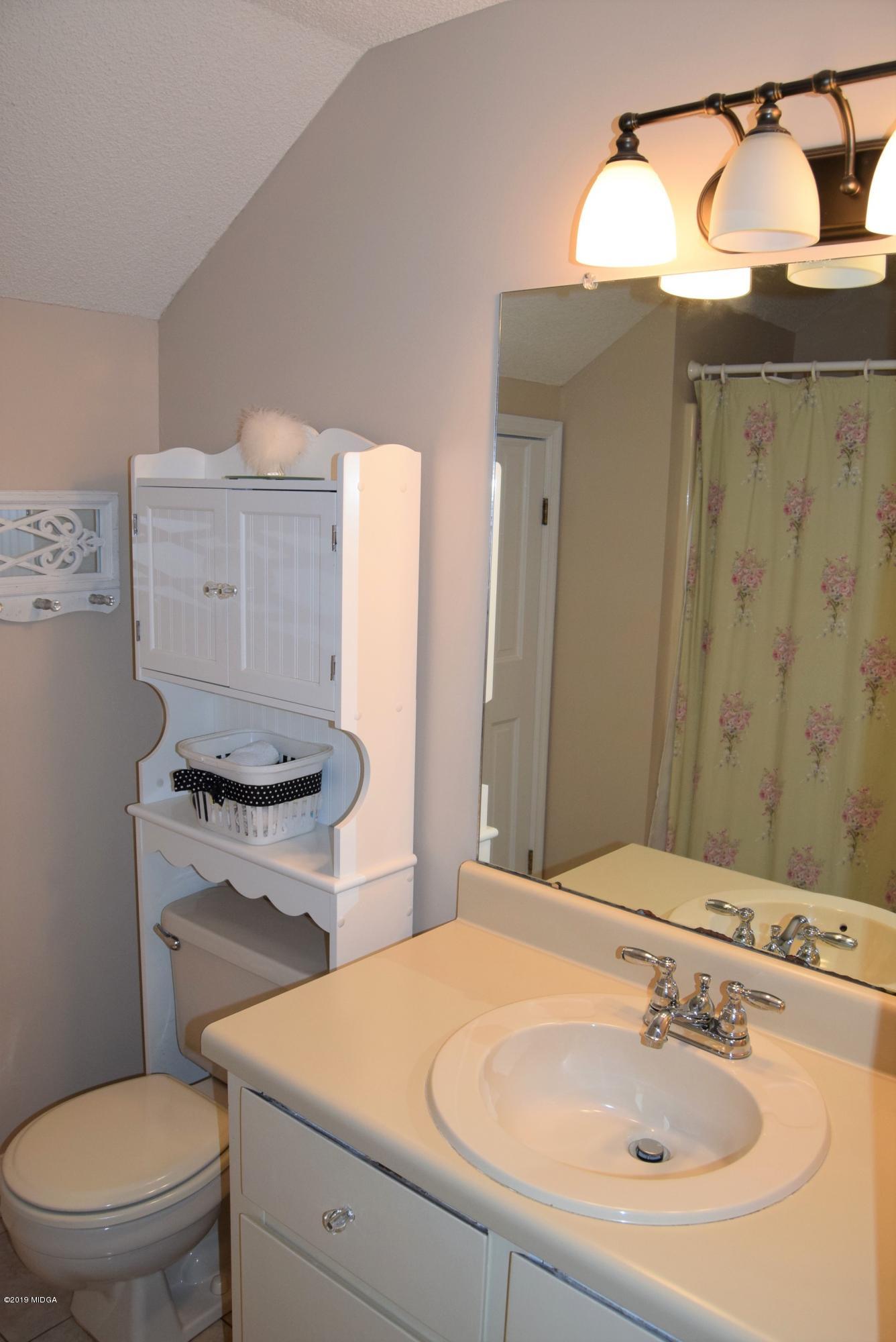 475 Stone Edge Road Macon, GA 31210 - Photo 22 of 36 a bathroom with a sink a toilet and mirror