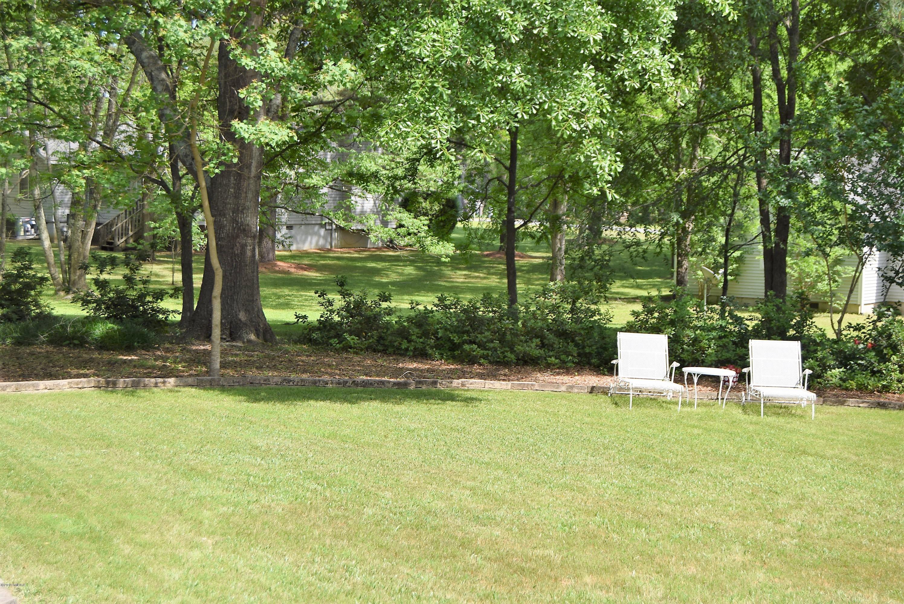 475 Stone Edge Road Macon, GA 31210 - Photo 35 of 36 a view of a swimming pool with a table and chairs in the patio