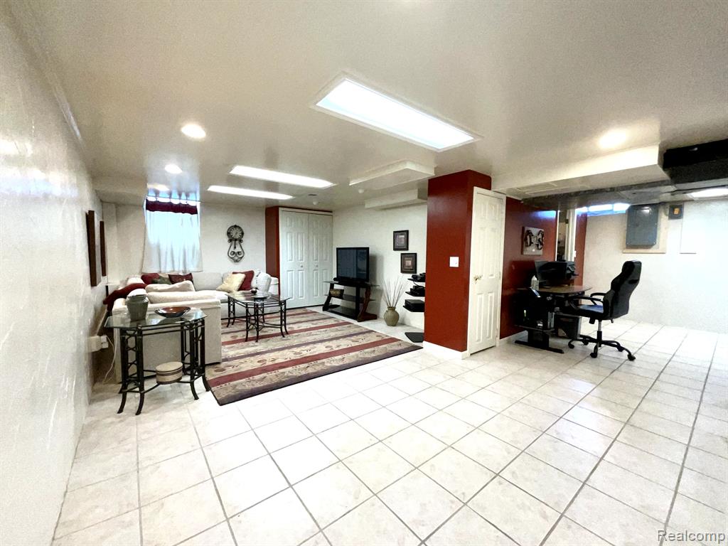 42976 Saxony Road Canton, MI 48187 - Photo 26 of 34