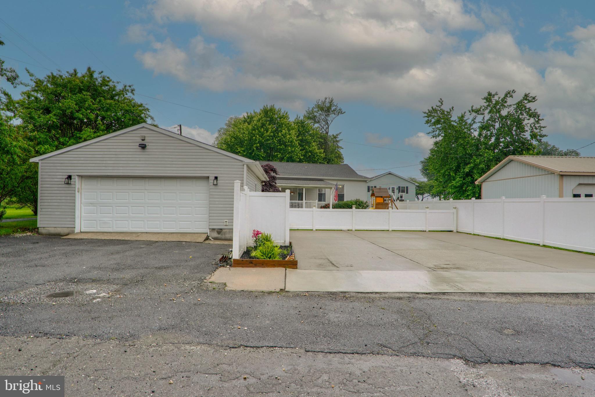 3800 Edgewater Place Dundalk, MD 21222 - Photo 2 of 36
