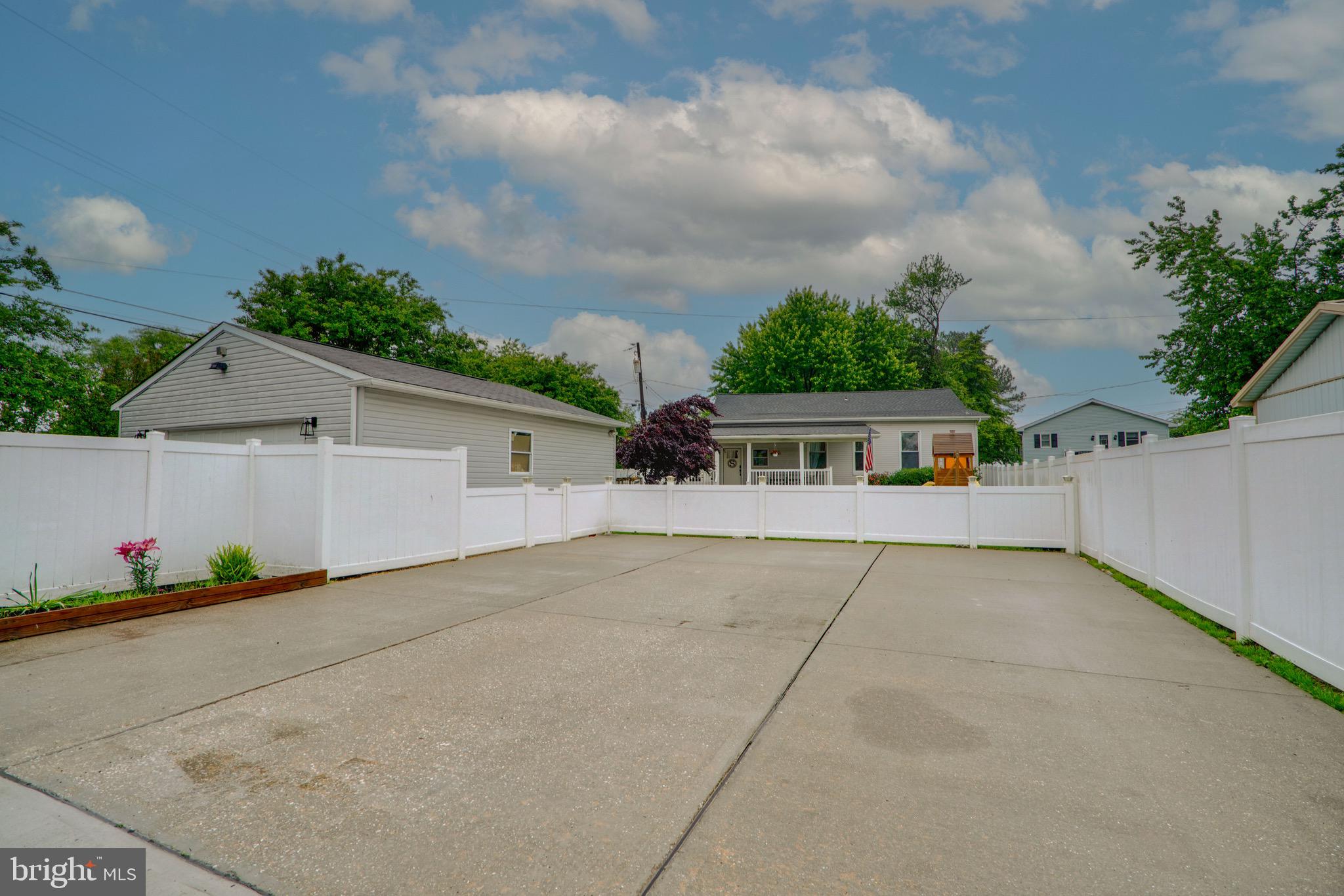 3800 Edgewater Place Dundalk, MD 21222 - Photo 3 of 36