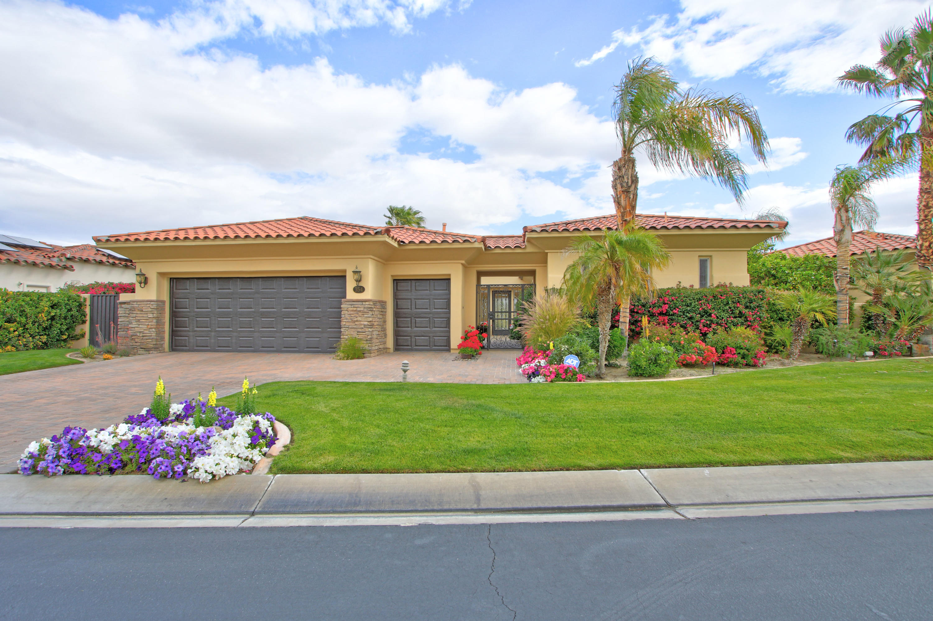 354 Loch Lomond Road Rancho Mirage, CA 92270 - Photo 1 of 26 x (5)