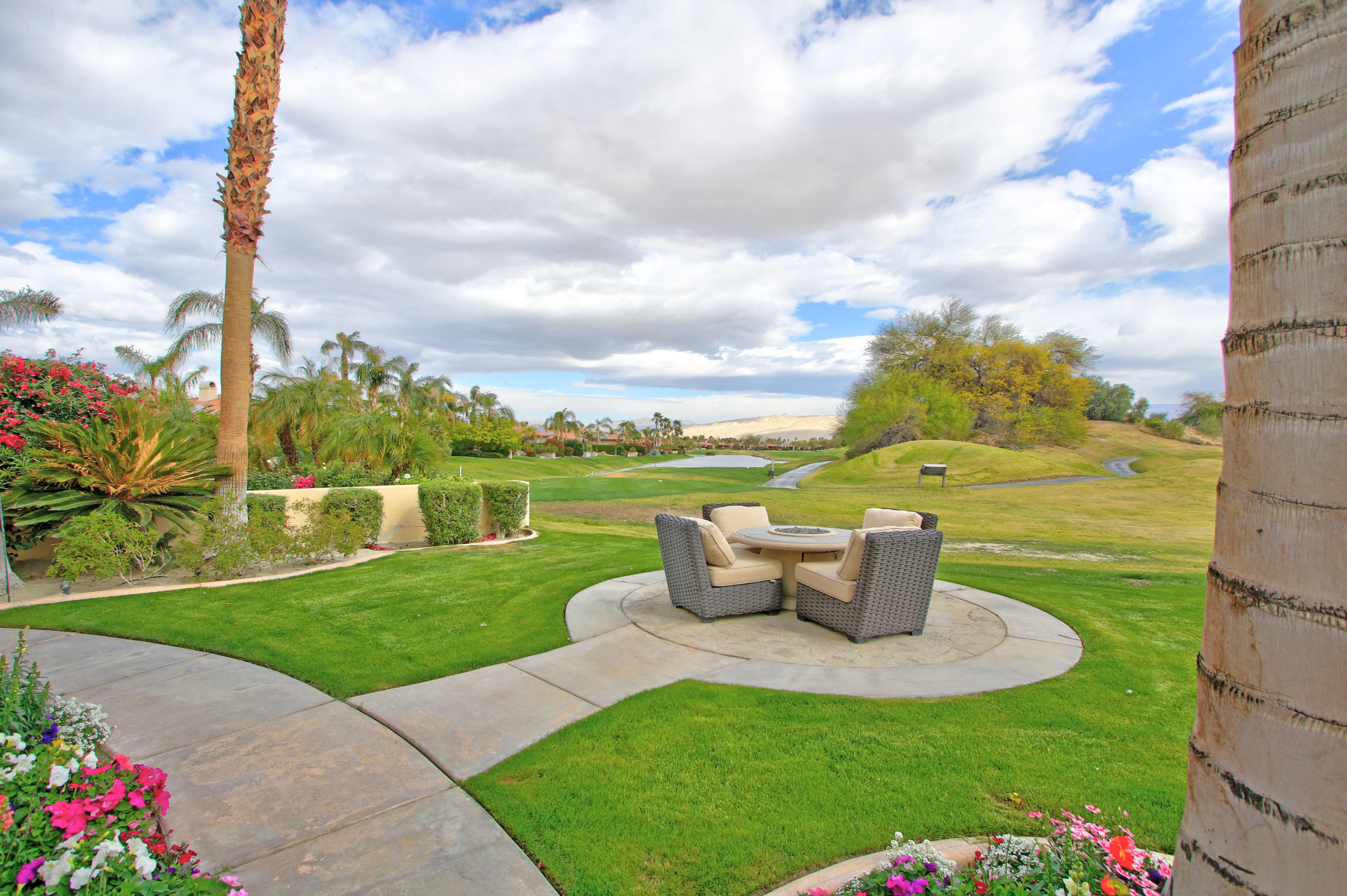 354 Loch Lomond Road Rancho Mirage, CA 92270 - Photo 11 of 26 x (20)