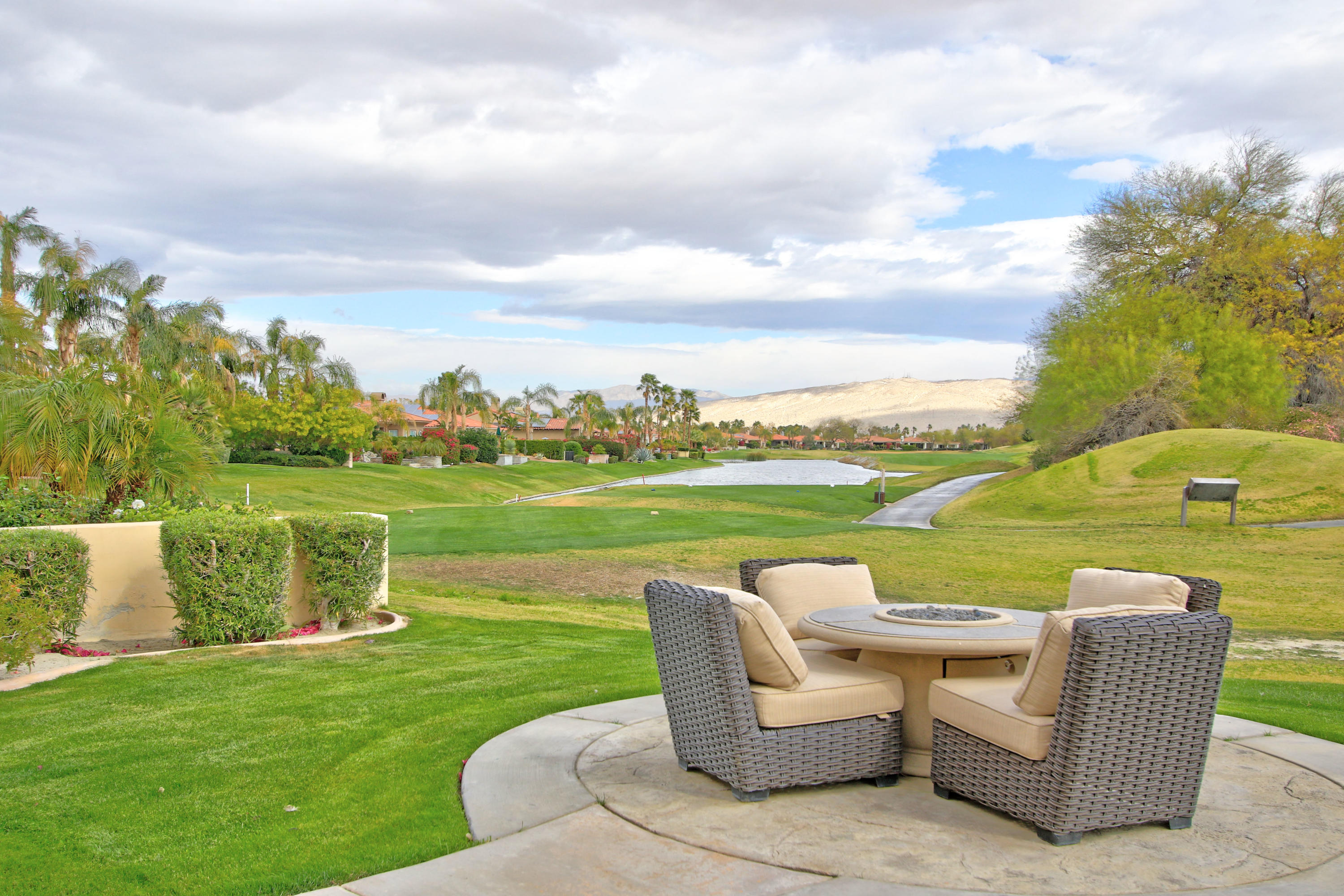354 Loch Lomond Road Rancho Mirage, CA 92270 - Photo 12 of 26 x (21)