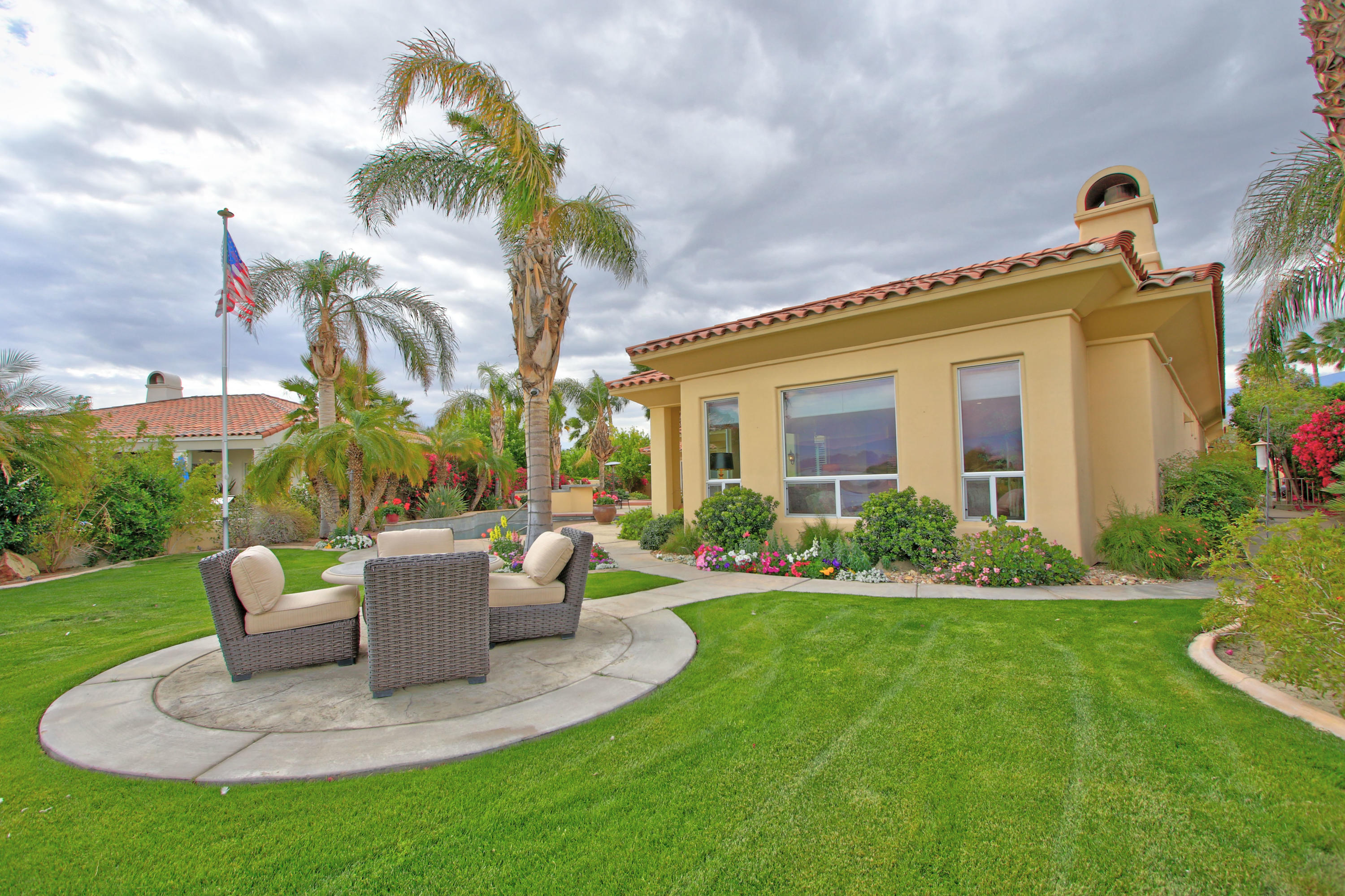 354 Loch Lomond Road Rancho Mirage, CA 92270 - Photo 13 of 26 x (27)