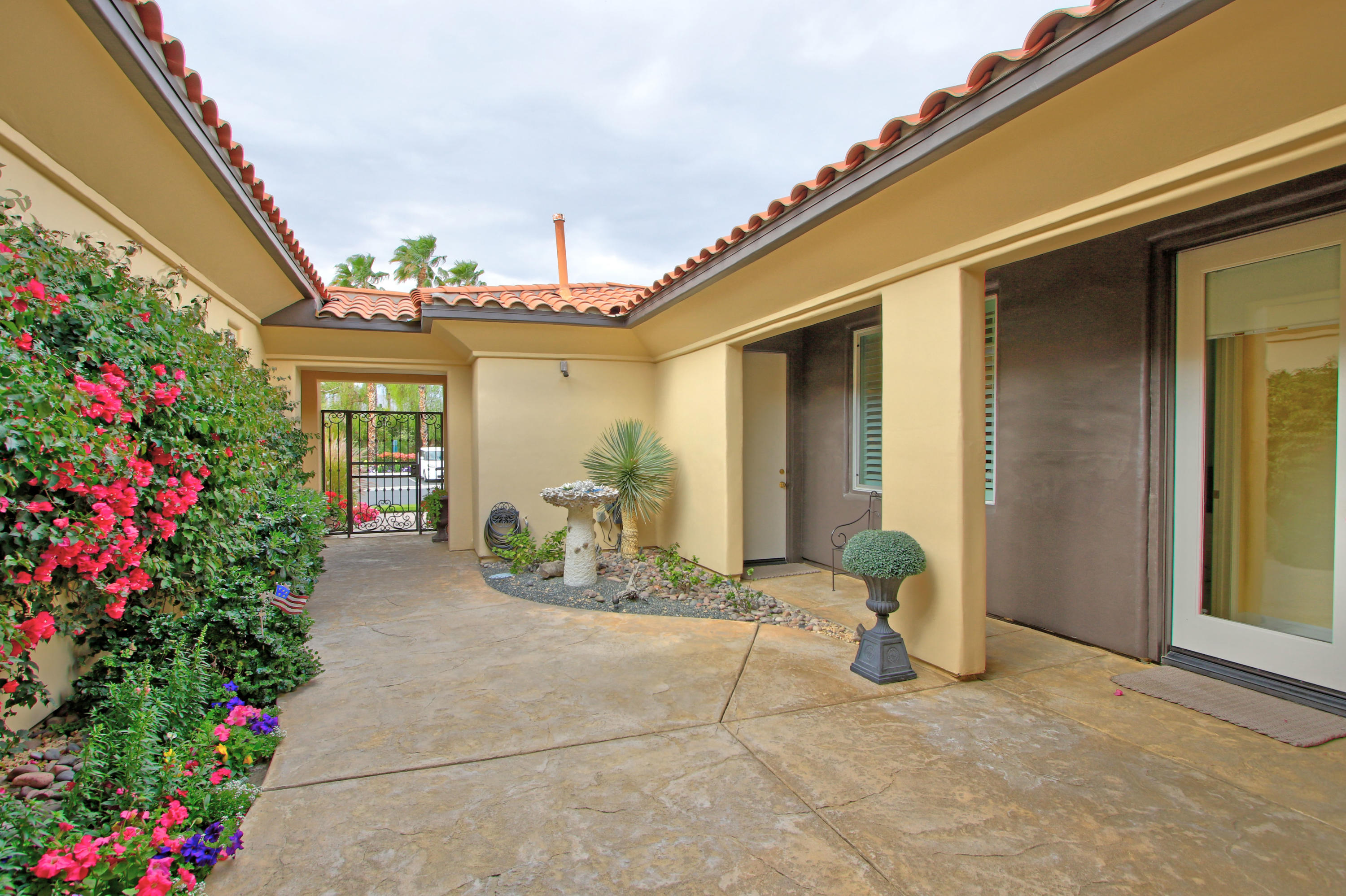 354 Loch Lomond Road Rancho Mirage, CA 92270 - Photo 3 of 26 x (8)