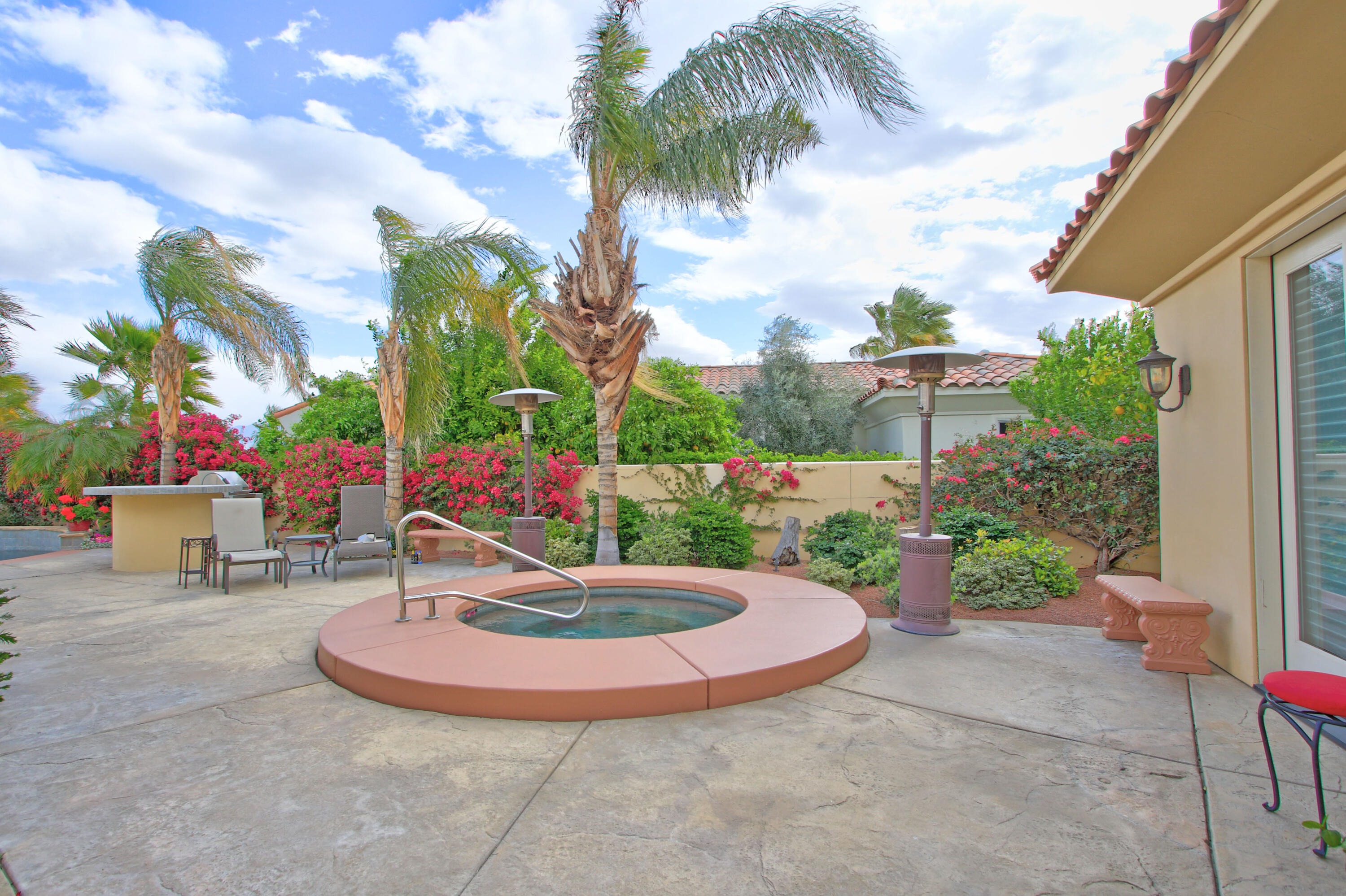 354 Loch Lomond Road Rancho Mirage, CA 92270 - Photo 6 of 26 x (12)