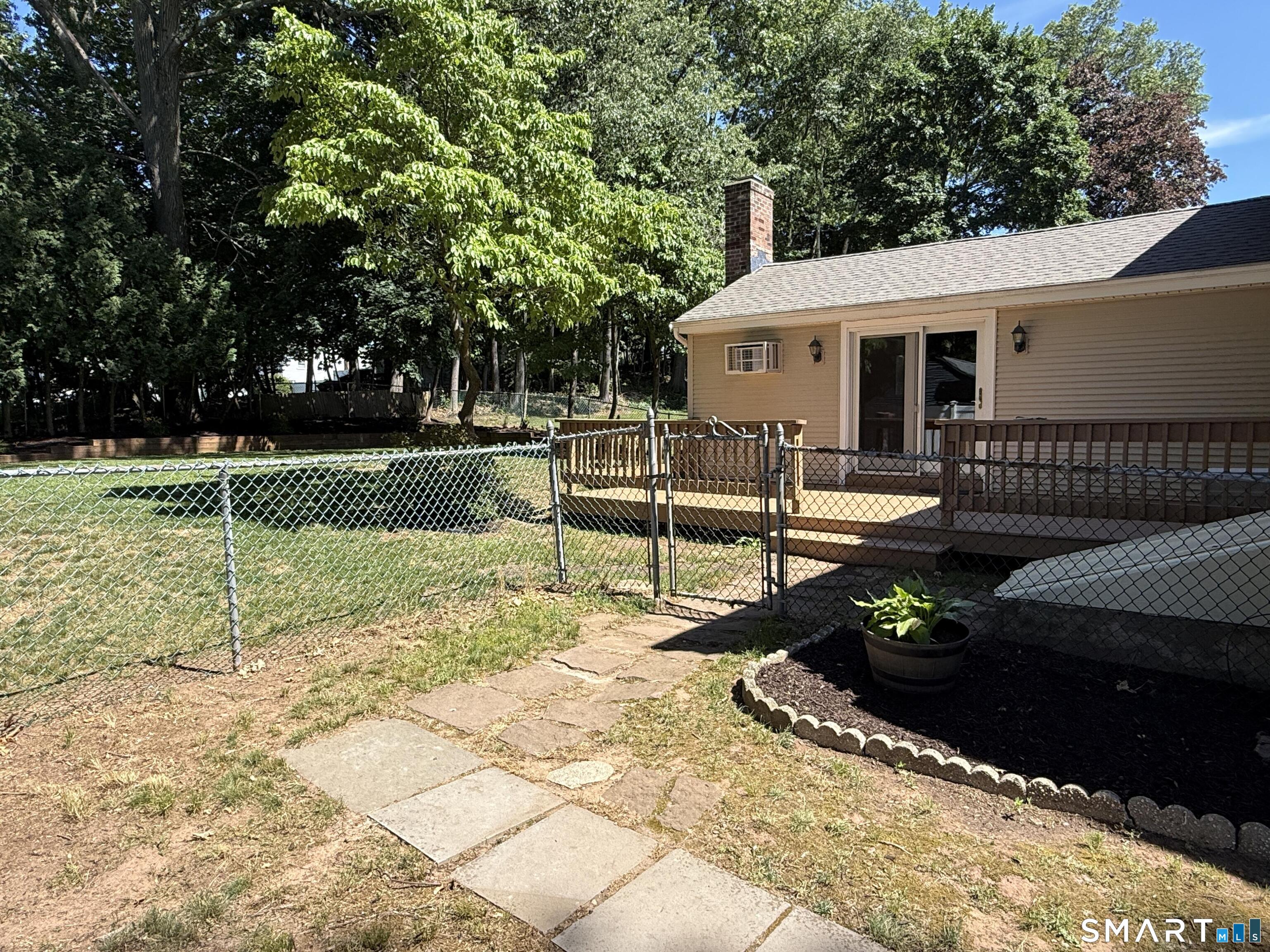 34 Wakeley Road Newington, CT 06111 - Photo 5 of 36