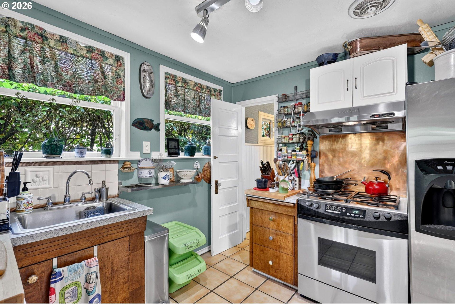 9225 Southwest Boones Ferry Road Portland, OR 97219 - Photo 17 of 48 Gallery Image 17