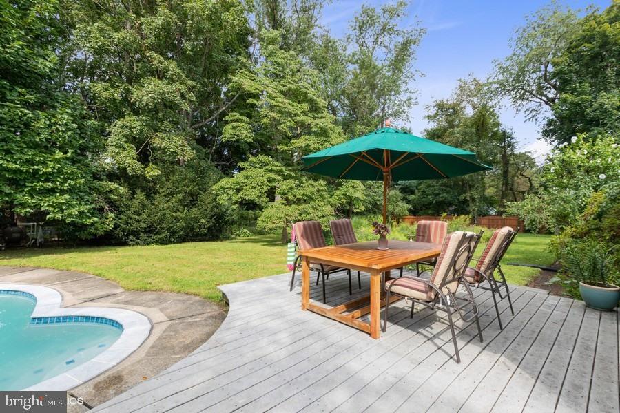 31 North Mill Road Princeton Junction, NJ 08550 - Photo 31 of 35 Trex deck