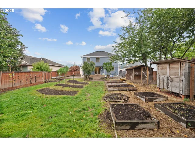 $435,000 | 328 Northwest Sherman Street, Sheridan, OR 97378