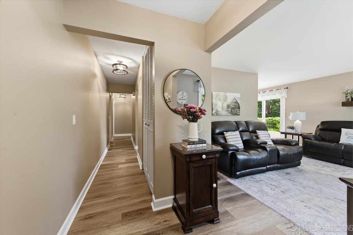 10 Shermead Road Montgomery, IL 60538 - Photo 4 of 30 a living room with furniture a mirror and wooden floor