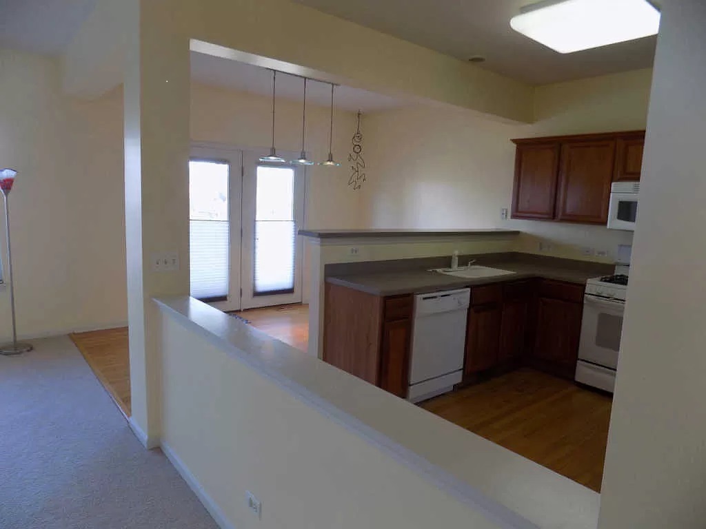 274 Bay Drive Itasca, IL 60143 - Photo 12 of 30 a kitchen with a refrigerator and a sink