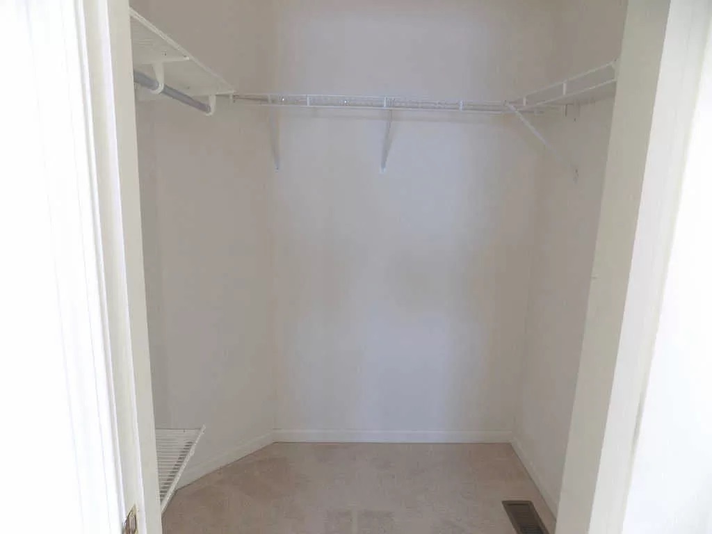 274 Bay Drive Itasca, IL 60143 - Photo 25 of 30 a small space with a door