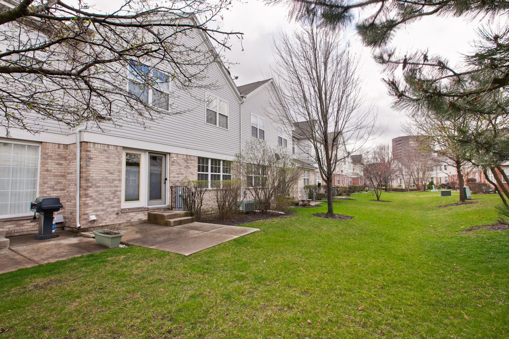 274 Bay Drive Itasca, IL 60143 - Photo 29 of 30 a view of a house with backyard and sitting area