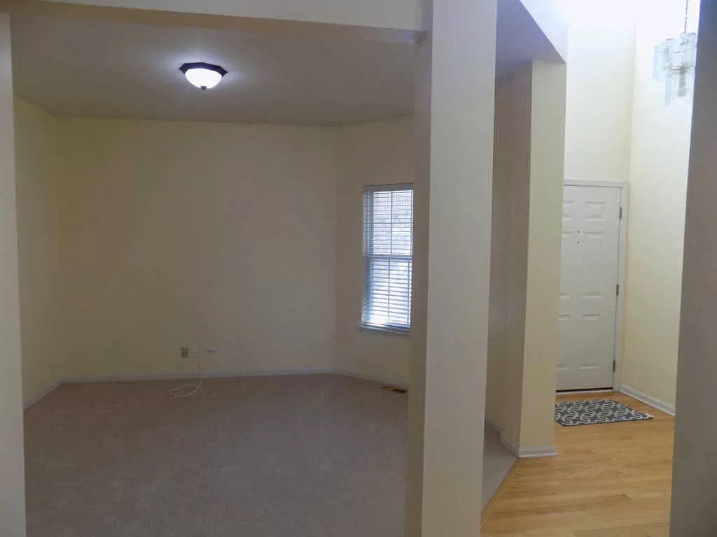 274 Bay Drive Itasca, IL 60143 - Photo 6 of 30 an empty room and a window